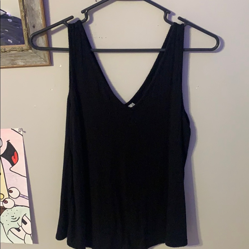 cute loose black tank top!!